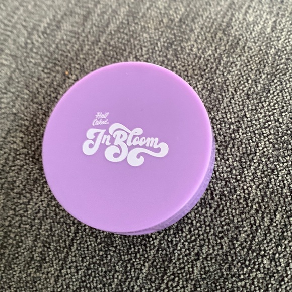 Half Caked In Bloom Blush in shade Liv on Sunday- 5$ add on to any order - Picture 1 of 3